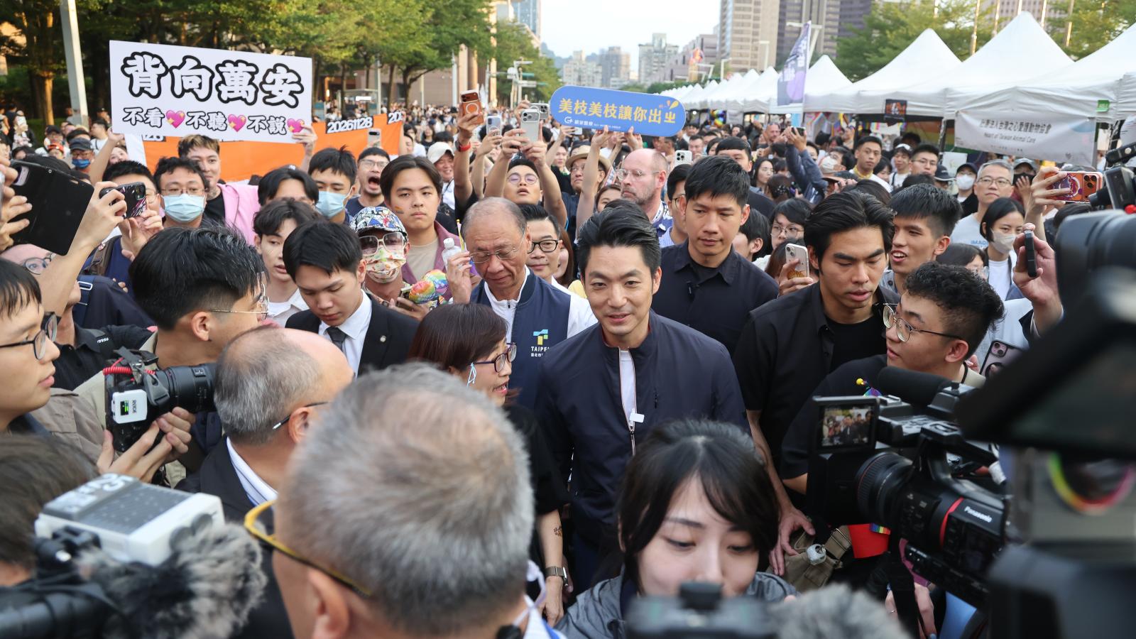 現身同志遊行遭抗議 蔣萬安再致歉:最大程度公開酒吧查抄案調查報告
