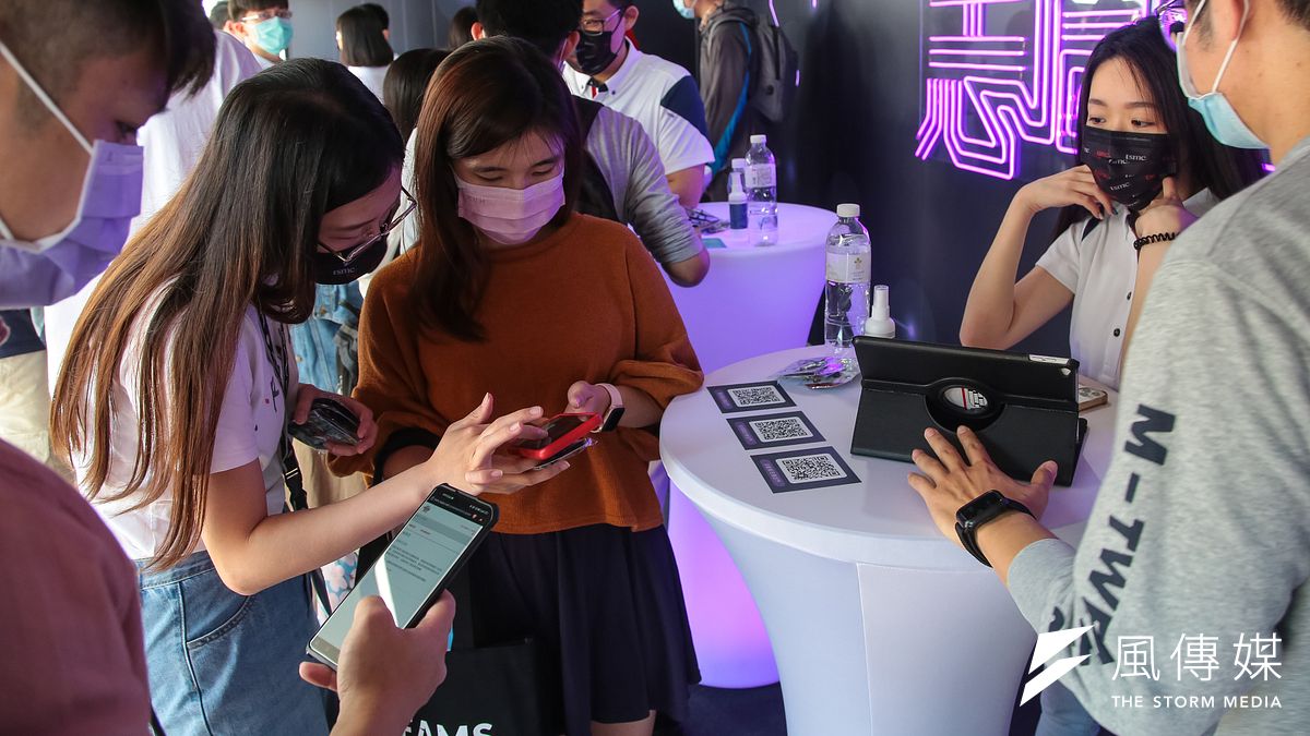 台清交等大學理工科申請入學排除國文,一百多所私立大學則排除英文,釋放的訊息是語文能力不重要?圖為業博覽會台積電攤位。(顏麟宇攝) 台清交等大學理工科申請入學排除國文,一百多所私立大學則排除英文,釋放的訊息是語文能力不重要?圖為業博覽會台積電攤位。(顏麟宇攝)