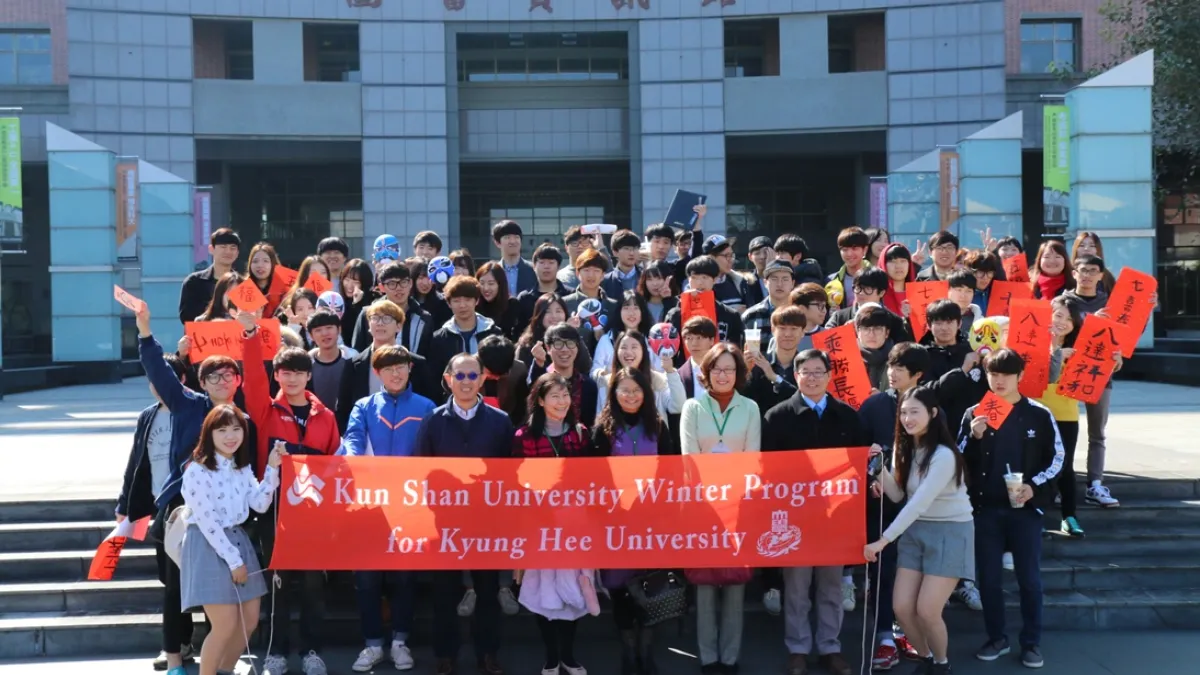 韓生揮毫題詞祝賀新年 崑山科大寒假遊學團成果豐
