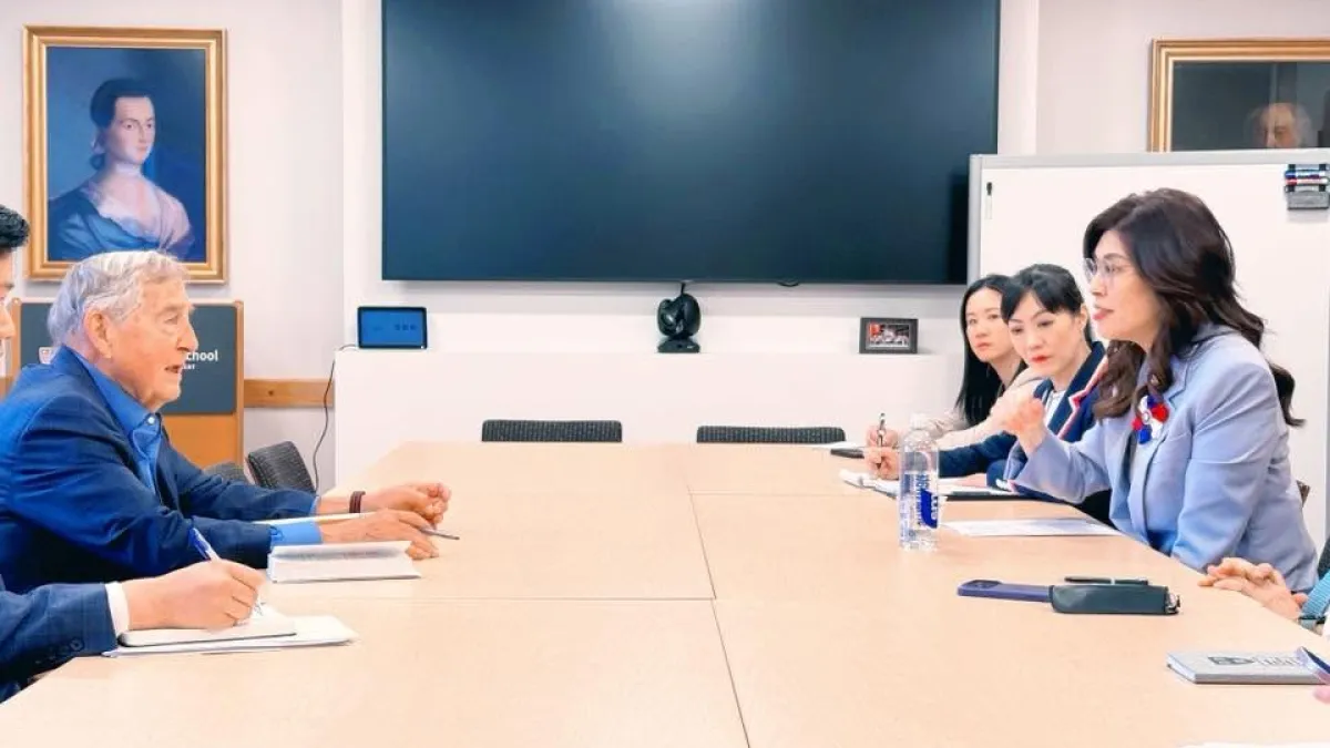 国民党の鄭麗文主席は先ごろ、代表団を率いて訪米した際、アリソン氏(左)ら有識者と会談した。(鄭氏のフェイスブックより)