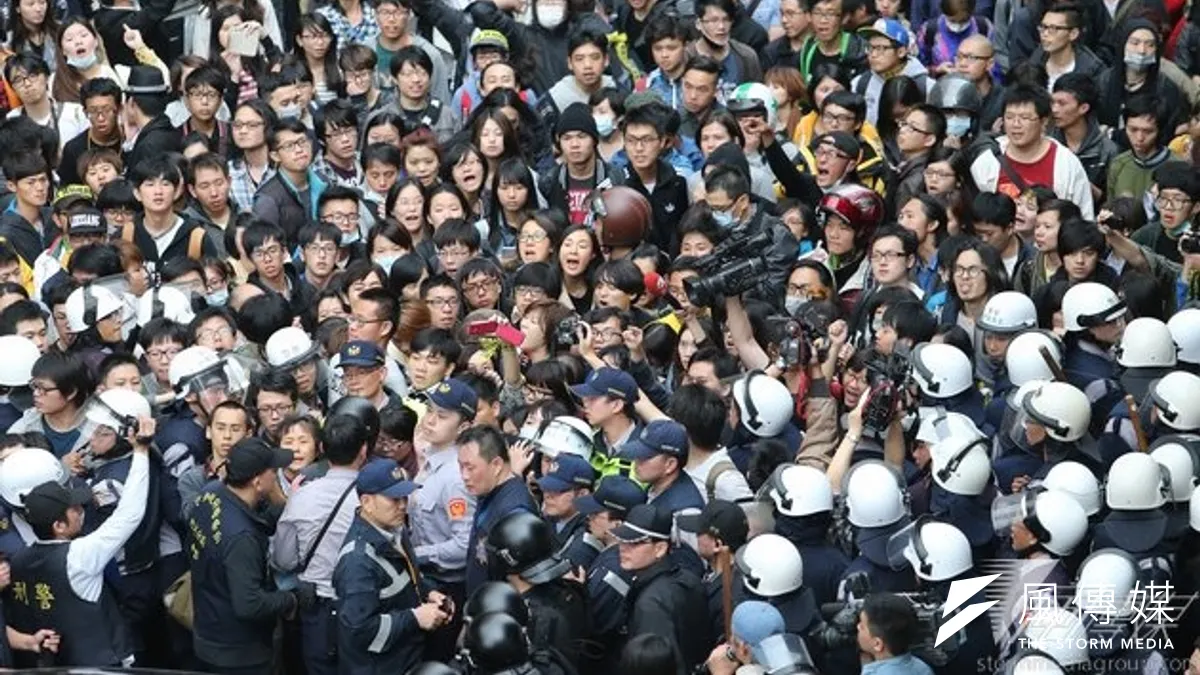台北市警察局偵辦318反服貿學生抗議活動,共移送171人,連428、429佔領忠孝東路也遭移送。(資料照片,吳逸驊攝)