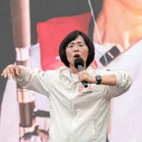 綠營猛打蔣萬安兒子當交換生的「利益迴避」,只會讓人加深蘇巧慧妹妹拿政府標案到拿國發基金會補助的「利益不迴避」也不揭露。圖為民進黨新北市長參選人蘇巧慧。(劉偉宏攝) 綠營猛打蔣萬安兒子當交換生的「利益迴避」,只會讓人加深蘇巧慧妹妹拿政府標案到拿國發基金會補助的「利益不迴避」也不揭露。圖為民進黨新北市長參選人蘇巧慧。(劉偉宏攝)