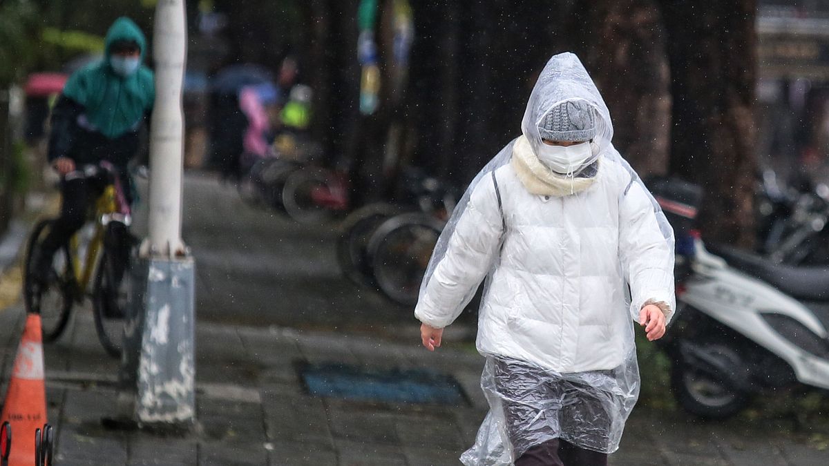 吳德榮表示,14日起變天,中部以北有雨,白天高溫降攝氏8度。(資料照/柯承惠攝) 吳德榮表示,14日起變天,中部以北有雨,白天高溫降攝氏8度。(資料照/柯承惠攝)