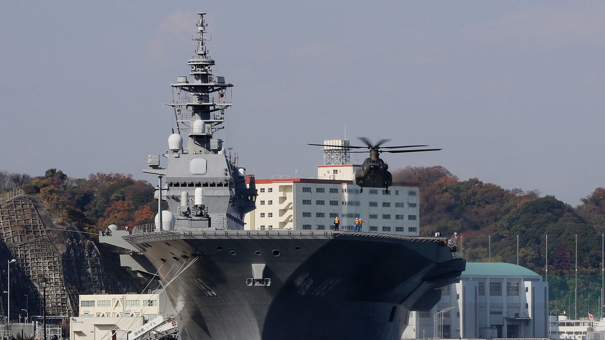 大日本帝國海軍軍神之稱的東鄉平八郎是奠定日本現代海軍的重要人物。圖為現今日本海上自衛隊主力艦「出雲號」(JS Izumo)直昇機護衛艦(資料照,美聯社) 大日本帝國海軍軍神之稱的東鄉平八郎是奠定日本現代海軍的重要人物。圖為現今日本海上自衛隊主力艦「出雲號」(JS Izumo)直昇機護衛艦(資料照,美聯社)