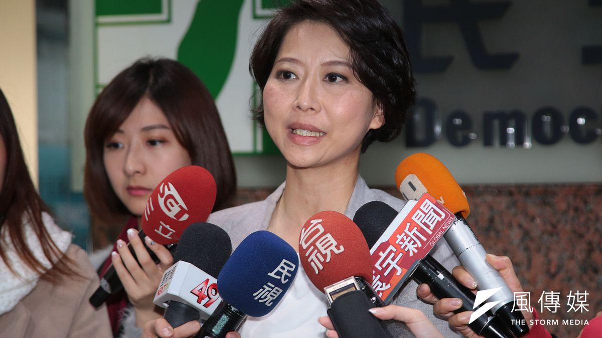 民進黨立委陳亭妃17日針對台南市長初選民調事件,至黨中央找秘書長洪耀福談話。(顏麟宇攝) 民進黨立委陳亭妃17日針對台南市長初選民調事件,至黨中央找秘書長洪耀福談話。(顏麟宇攝)