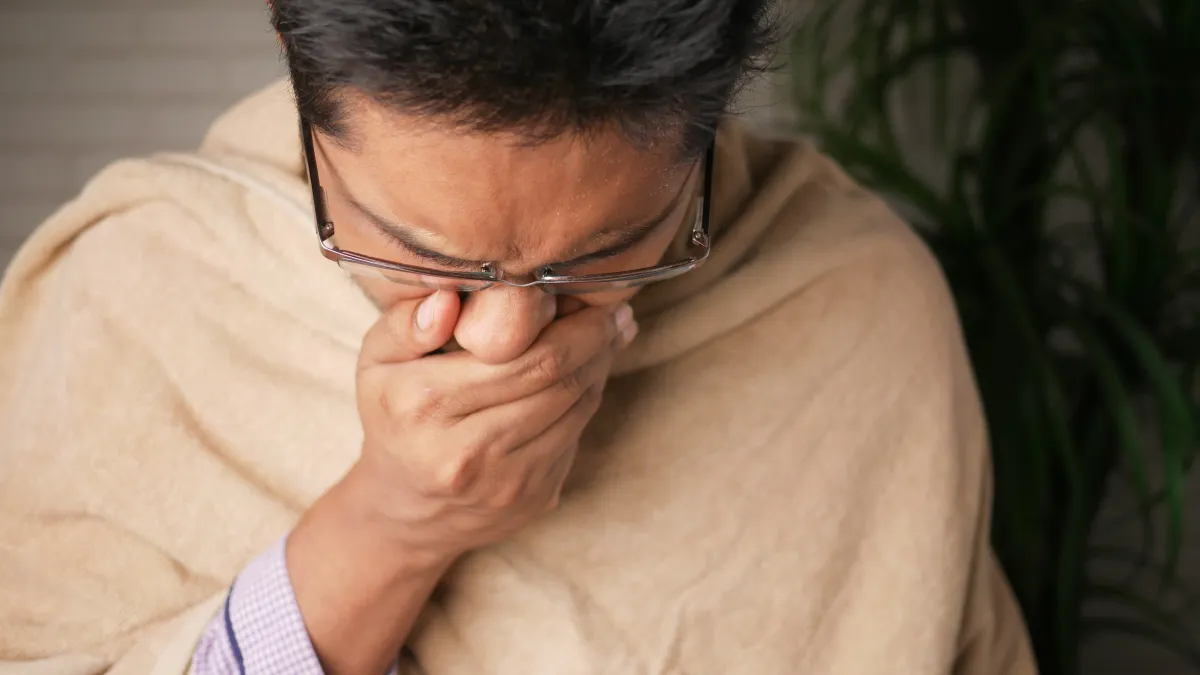 工程師咳了1個月才前去就醫。(圖/翻攝自Unsplash)