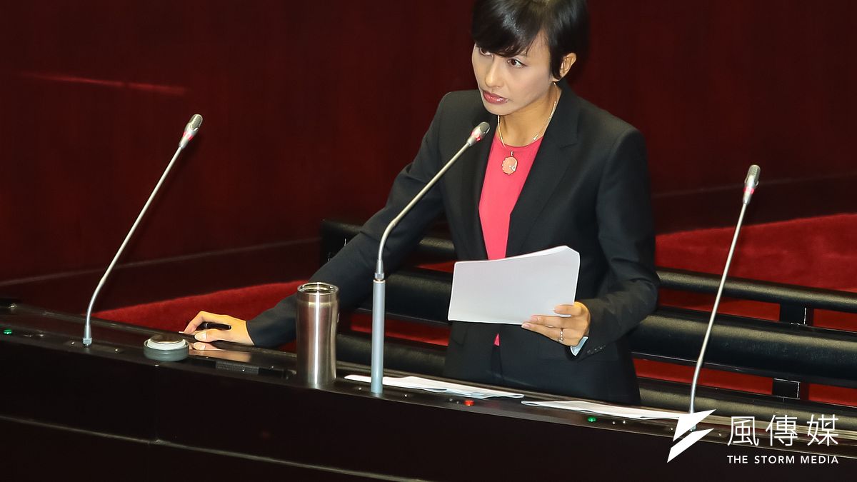 民進黨立委邱議瑩於立院質詢。(顏麟宇攝) 民進黨立委邱議瑩於立院質詢。(顏麟宇攝)
