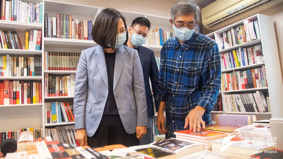 為聲援香港民主,民進黨客家事務部銅鑼灣書店合作,將在21日至8月26日,在高雄、屏東、苗栗及新竹舉辦一系列「銅鑼灣巡迴書展」。(資料照,台北市攝影記者聯誼會提供)