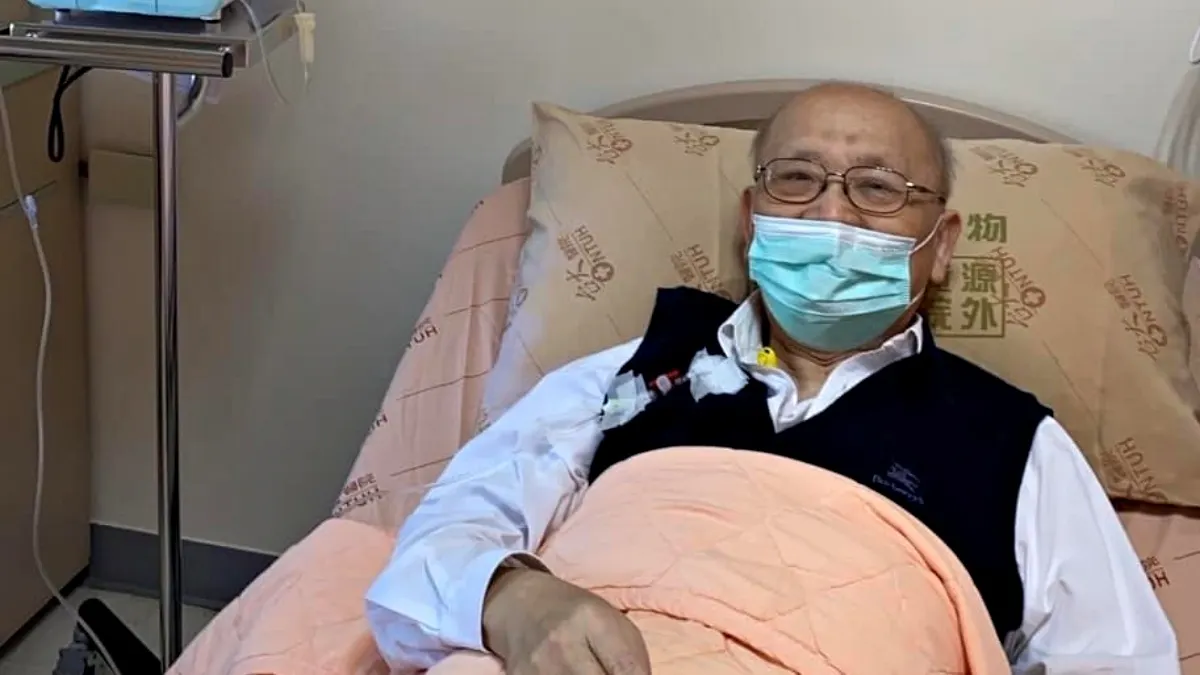 石崇良透露,他在台大內科住院醫師訓練時,陳耀昌是他「最重要的老師之一」,尤其在血液科與腫瘤科訓練期間,「他(陳耀昌)非常愛護我」,在政府推動再生醫療特管辦法、乃至後來「再生醫療法」立法過程中,陳耀昌更是石崇良「首席顧問」。(圖/翻攝陳耀昌公開貼文) 石崇良透露,他在台大內科住院醫師訓練時,陳耀昌是他「最重要的老師之一」,尤其在血液科與腫瘤科訓練期間,「他(陳耀昌)非常愛護我」,在政府推動再生醫療特管辦法、乃至後來「再生醫療法」立法過程中,陳耀昌更是石崇良「首席顧問」。(圖/翻攝陳耀昌公開貼文)