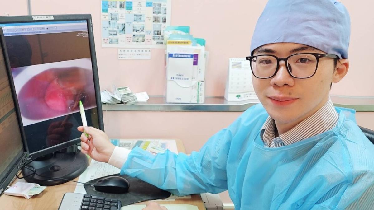 聲帶萎縮惹禍!老師靠麥克風上課學生聽不清 醫師:聲音沙啞超過兩週應檢查