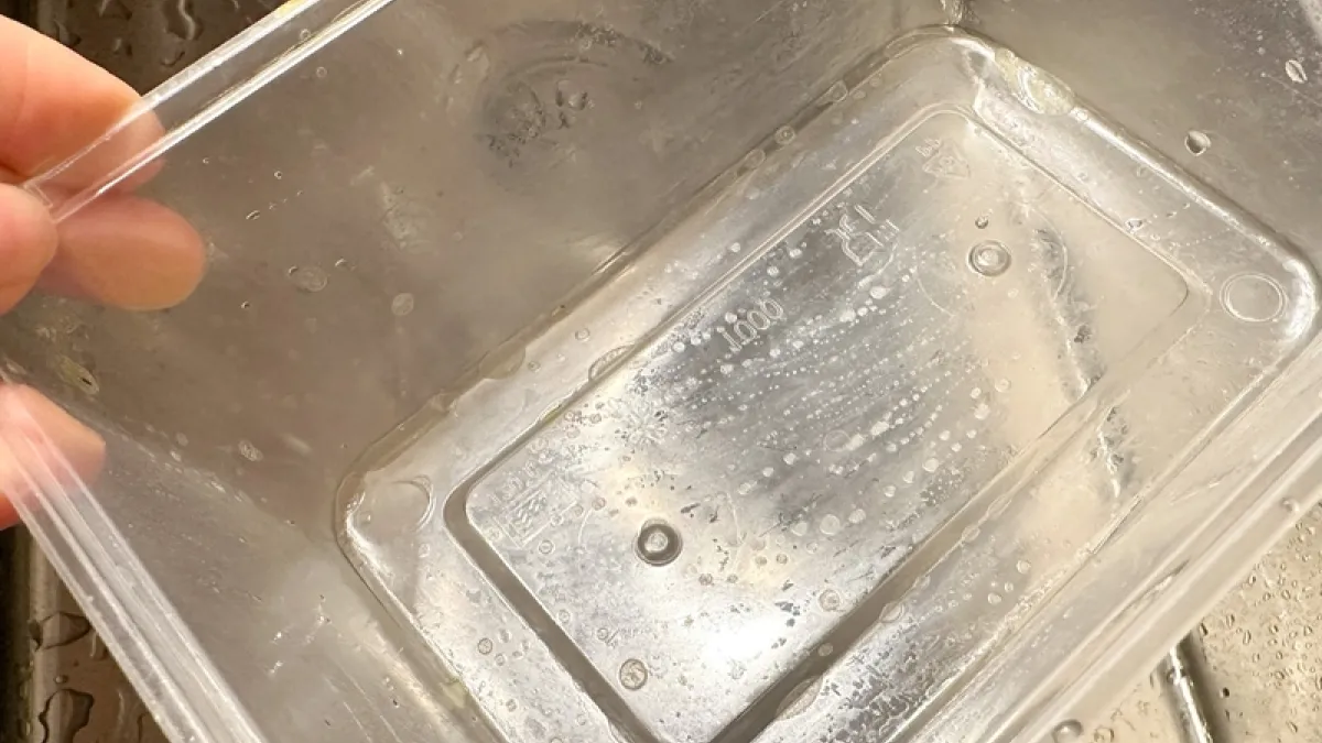 保鮮盒洗完還是油油的,別只用洗碗精狂刷!(圖/香港01提供)