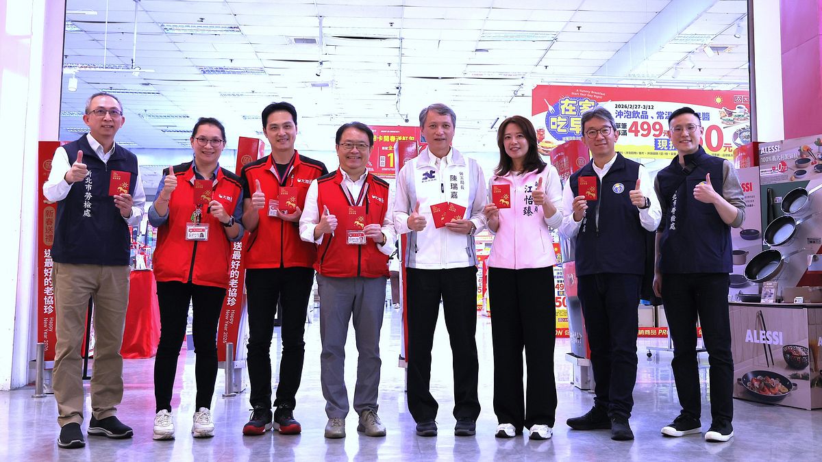 勞工局長陳瑞嘉慰勞加油站及量販店勞工 期許馬年都能健康、好運!