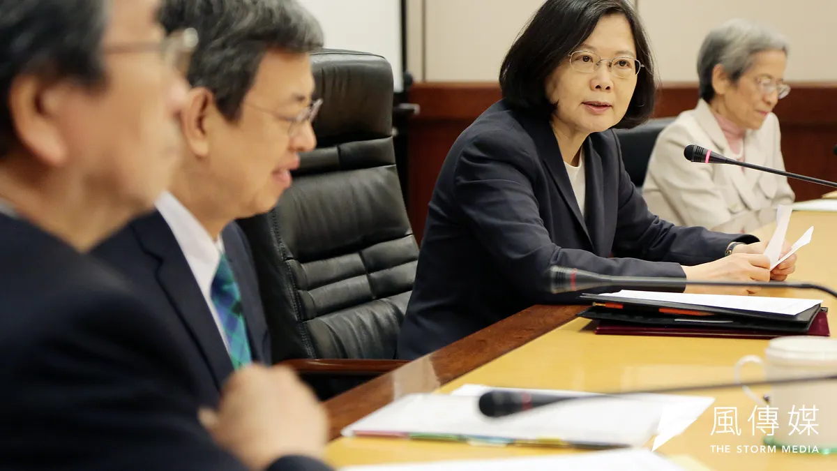 美國總統由川普當選,總統蔡英文在總統府開會因應。(取自總統府)