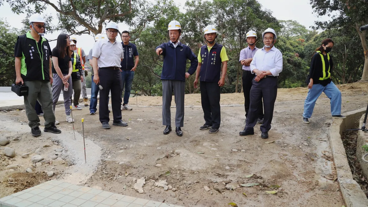 嘉義縣長翁章梁前往水上鄉溪東公園工程視察。(圖/嘉義縣政府建設處提供)