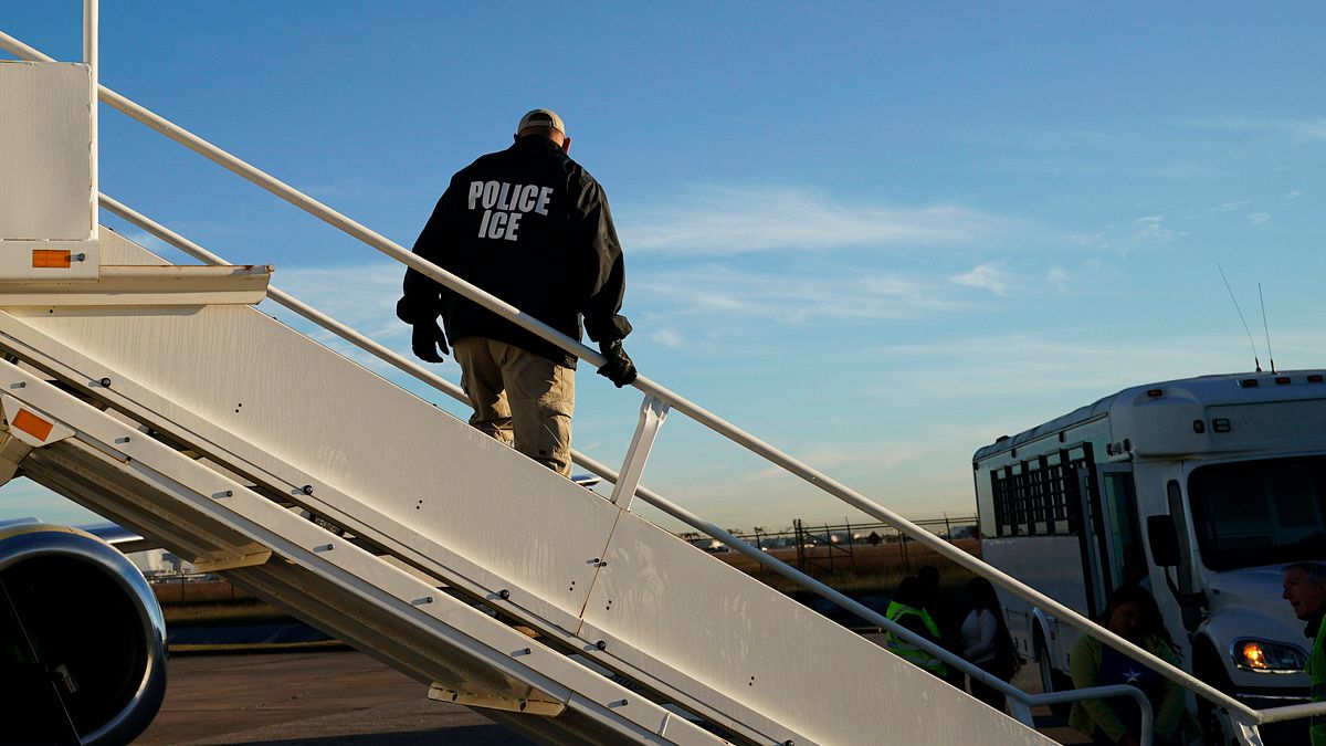 川普揚言大規模掃蕩數百萬非法移民,行動開始第一天卻沒有什麼動靜。(AP) 川普揚言大規模掃蕩數百萬非法移民,行動開始第一天卻沒有什麼動靜。(AP)