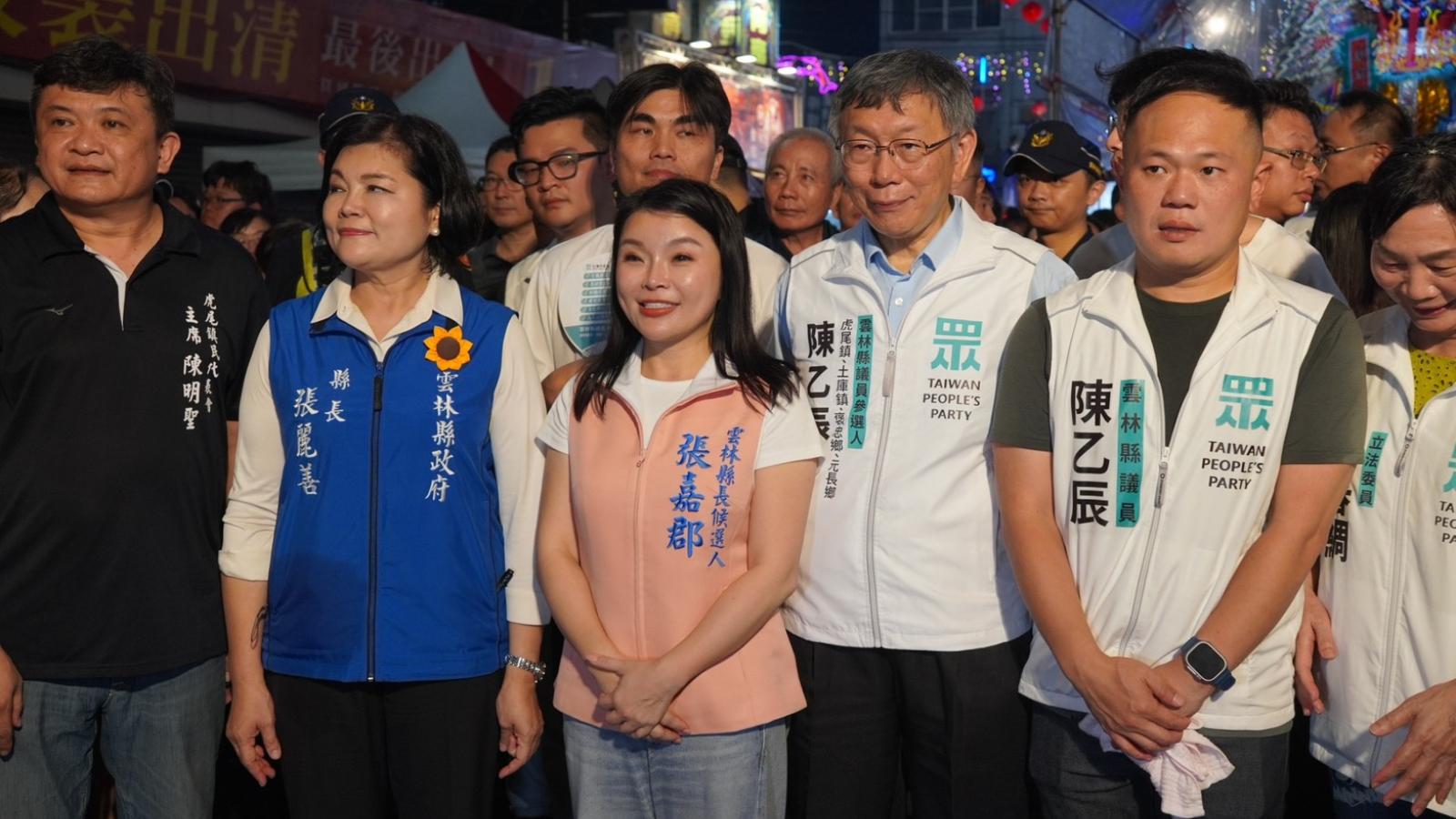 雲林虎尾中元祭驚現「藍白合」 柯文哲肯定張嘉郡深耕基層:未來是好縣長