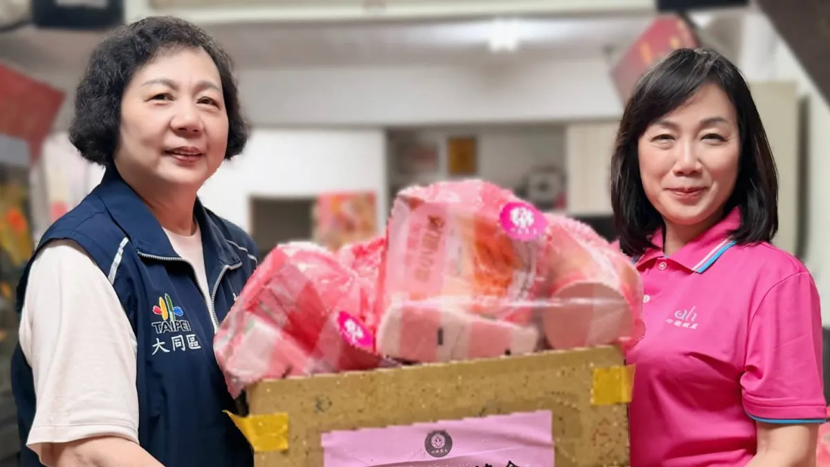 心潮協會動員志工,將500份民生物資送往大台北地區150戶弱勢家庭。(圖/心潮協會提供)