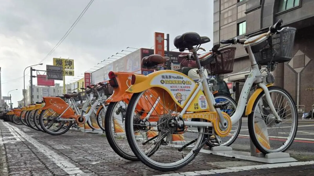 搭捷運、公車或騎YouBike,不只可以省下開車、騎車的油錢,現在連「減碳」都能換好康。(中央社)