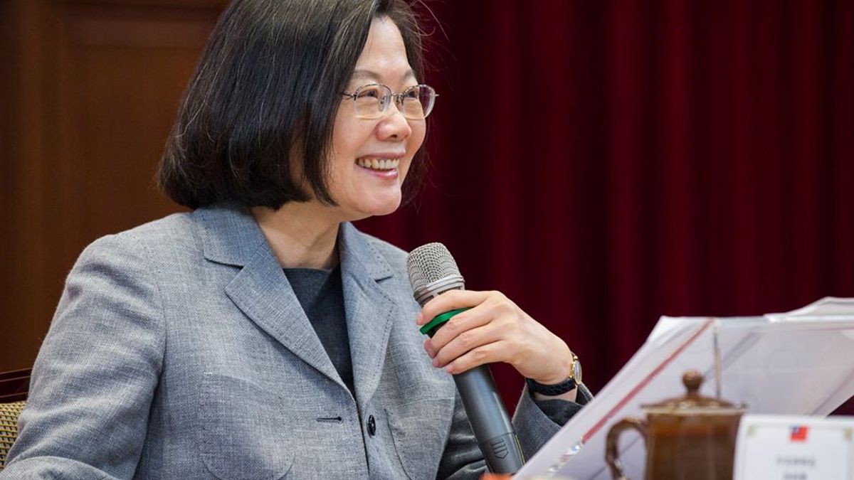 蔡英文堅拒九二共識,但台灣人比蔡政府務實,「務實」也將是台灣自救之道。(截取自蔡英文臉書專頁) 蔡英文堅拒九二共識,但台灣人比蔡政府務實,「務實」也將是台灣自救之道。(截取自蔡英文臉書專頁)