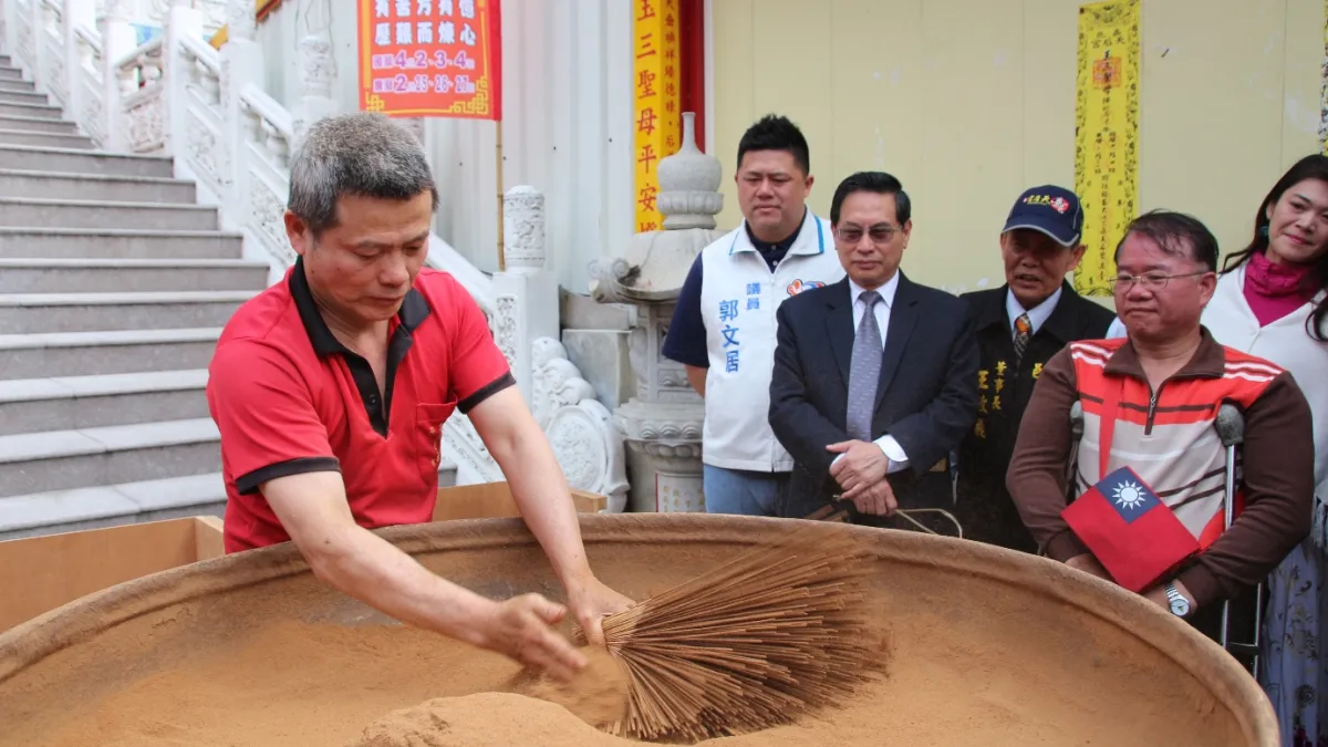 秀竹筒切絲 「剖香腳達人」於嘉義天后宮展演