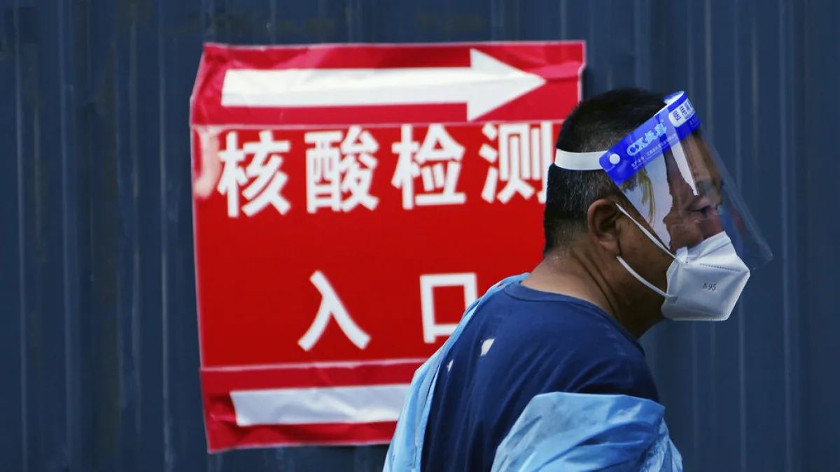 中國政府持續採取動態清零策略,對爆發疫情的城市採取嚴格封控。(美聯社)