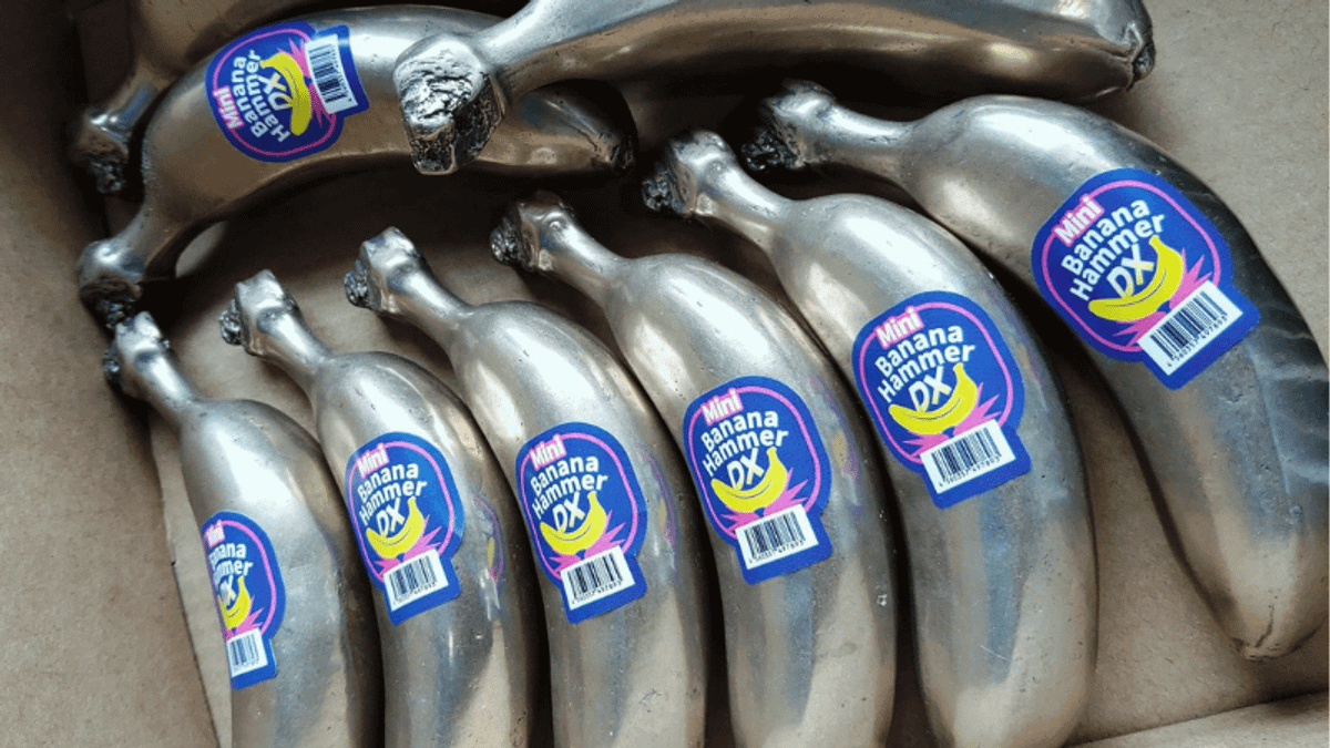 多家日媒也指出,鋼鐵香蕉不知為何在台灣爆紅、人氣飆升,目前製造商正急忙趕工。(圖/翻攝自X/IRON FACTORY IKEDA) 多家日媒也指出,鋼鐵香蕉不知為何在台灣爆紅、人氣飆升,目前製造商正急忙趕工。(圖/翻攝自X/IRON FACTORY IKEDA)