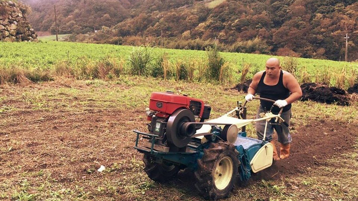 「本來以為山上生活比較悠閒,沒想到山上工作更硬呢!」(圖/幄力斯‧鐵木攝影) 「本來以為山上生活比較悠閒,沒想到山上工作更硬呢!」(圖/幄力斯‧鐵木攝影)