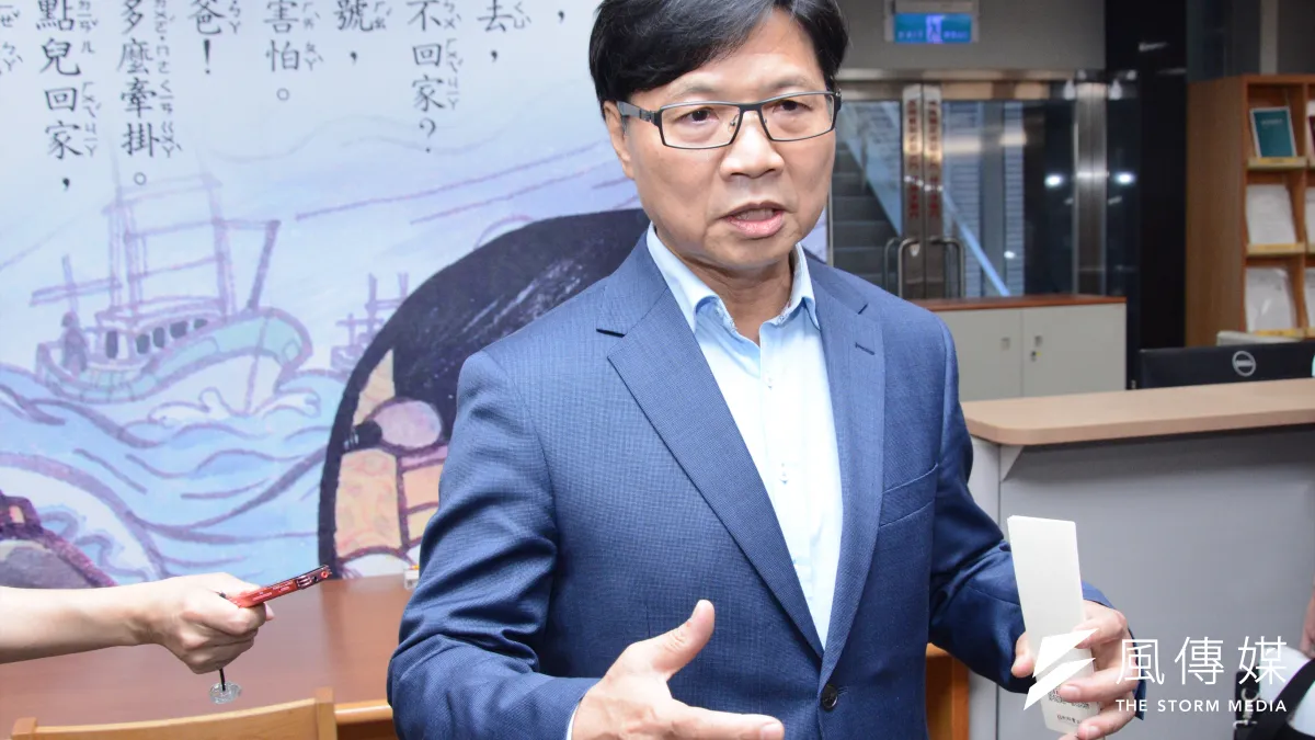 熟悉陳維昭的台大教授說,教長葉俊榮(見圖)僅給陳維昭一通電話,接下來半個月,葉公開場合完全不談管中閔案,該教授質疑葉所謂的第三條路是「國王的新衣」。(資料照,龍德成攝)