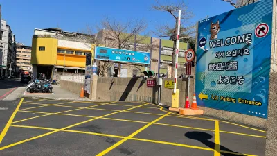 台中市西區柳川地下停車場翻新改造並更新提供多元支付服務。(圖/台中市政府)