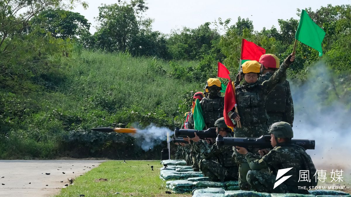 「義務役基地戰力鑑測」6日首次進行紅隼火箭實彈射擊。(劉偉宏攝) 「義務役基地戰力鑑測」6日首次進行紅隼火箭實彈射擊。(劉偉宏攝)