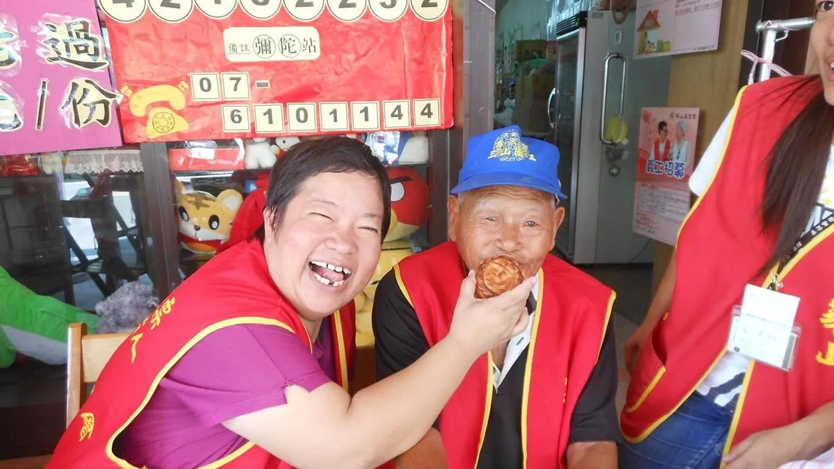 關懷在地弱勢 華山基金會邀長輩體驗手作月餅