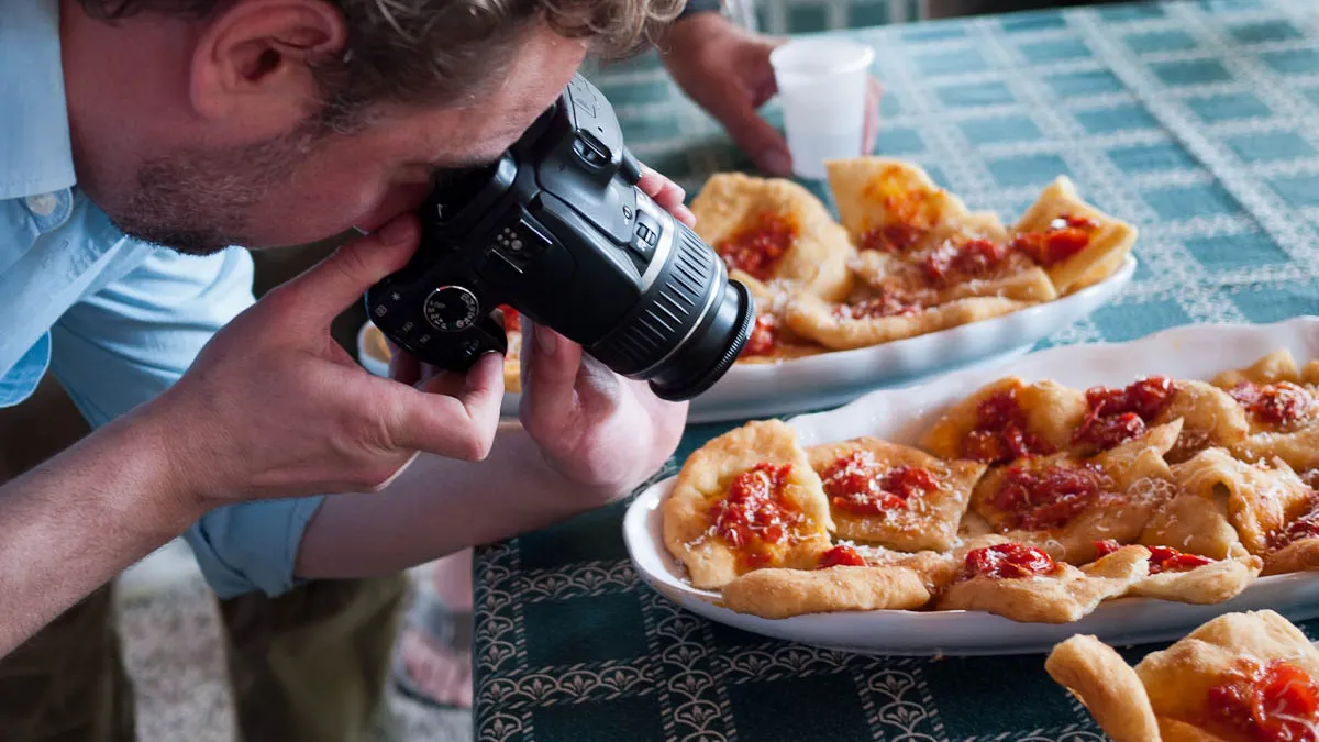 享用美食前先拍照儼然是SOP(圖/Jan Krutisch@Flickr) 享用美食前先拍照儼然是SOP(圖/Jan Krutisch@Flickr)