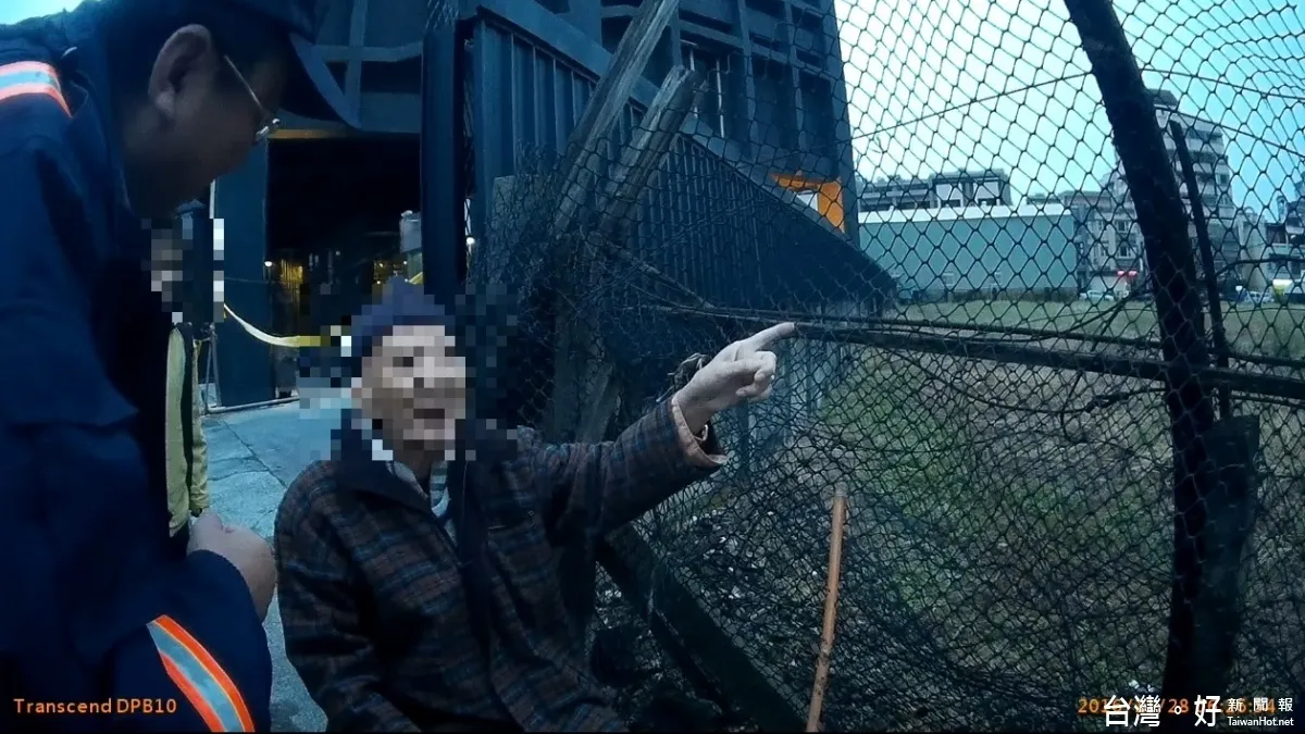 老翁跌倒無法起身 巡邏警助返家