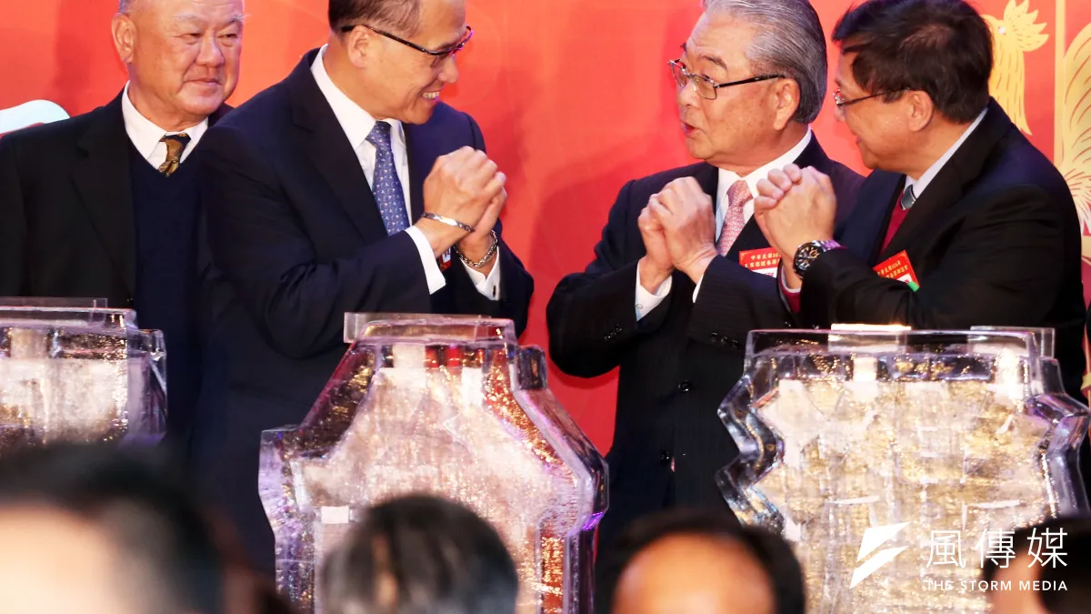 八大工商團體14日舉行春節團拜,全國工業總會理事長許勝雄表示,全球經濟正從谷底復甦,他提出5項願景,呼籲工商業給新政府最大的協助。(蘇仲泓攝)