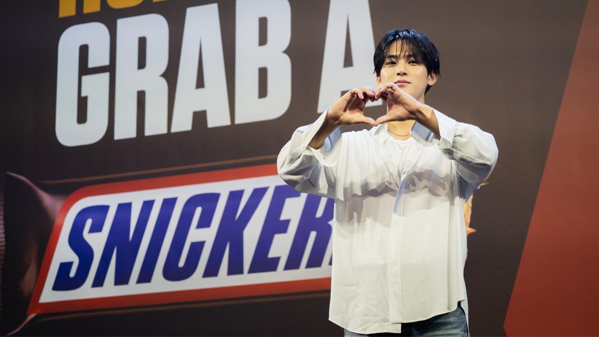 SNICKERS® 創意入菜?代言人MINGYU挑戰士力架料理 加碼慶出道 11 周年能量滿載!