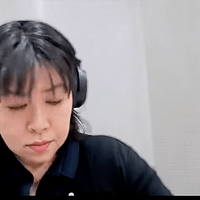 横山真弓教授は、日本のクマ被害急増はエネルギー革命後の森林回復によって生息密度が欧米の10倍以上に達したことが主因であり、特に東日本ではまず個体数を減らす対策が不可欠だと指摘した 。(参考写真:FPCJ) 横山真弓教授は、日本のクマ被害急増はエネルギー革命後の森林回復によって生息密度が欧米の10倍以上に達したことが主因であり、特に東日本ではまず個体数を減らす対策が不可欠だと指摘した 。(参考写真:FPCJ)