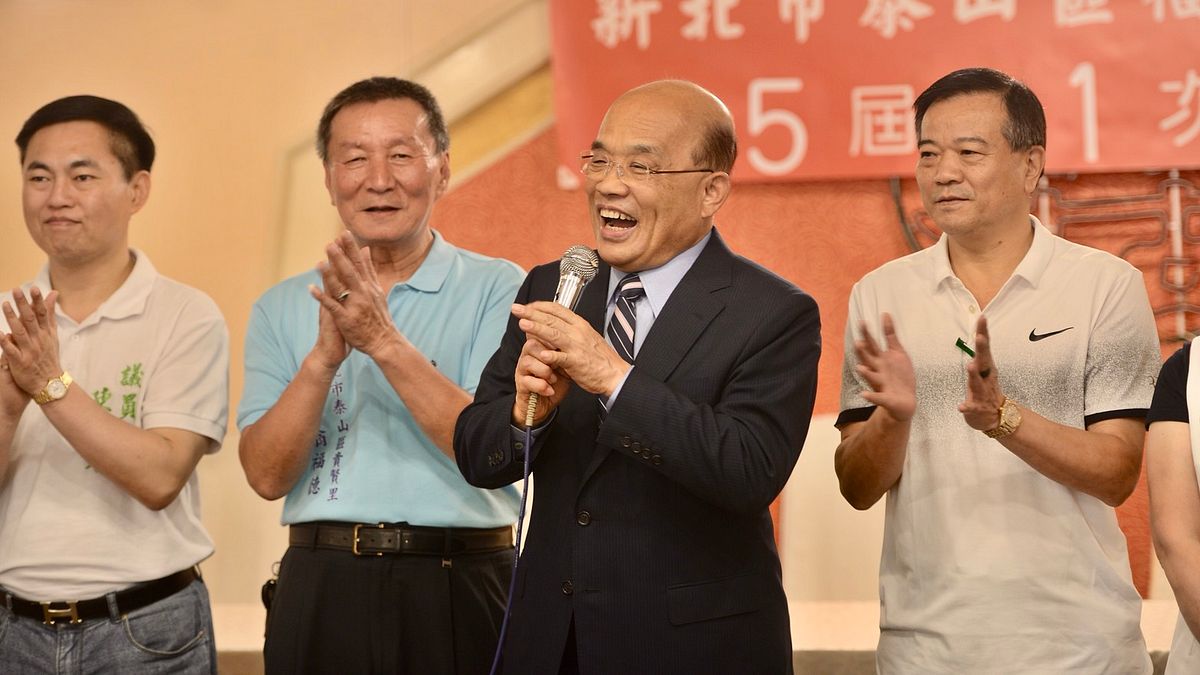 2018年7月14日,民進黨新北市長參選人蘇貞昌赴泰山參加「福德長青協會會員大會」(蘇貞昌辦公室) 2018年7月14日,民進黨新北市長參選人蘇貞昌赴泰山參加「福德長青協會會員大會」(蘇貞昌辦公室)