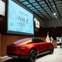 トヨタ入社式でV8エンジン音が轟き、近健太新社長が「誰かのために」という原点と挑戦の精神を2,317人の新入社員に伝えた。(写真/トヨタ自動車提供) トヨタ入社式でV8エンジン音が轟き、近健太新社長が「誰かのために」という原点と挑戦の精神を2,317人の新入社員に伝えた。(写真/トヨタ自動車提供)