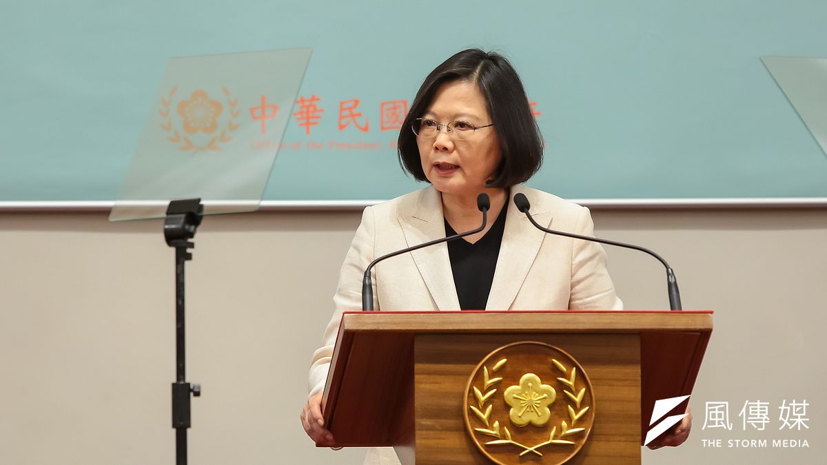 蔡英文說,這次的改革,如果有任何代價要付,「我一肩扛起」,所有的責難,「也就到我為止」,不需要為難其他人。(顏麟宇攝) 蔡英文說,這次的改革,如果有任何代價要付,「我一肩扛起」,所有的責難,「也就到我為止」,不需要為難其他人。(顏麟宇攝)