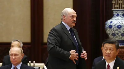 白羅斯(白俄羅斯)總統盧卡申科(中)與俄羅斯總統普京和中國國家主席習近平(資料照,AP)