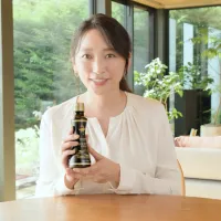 かどや製油はオリーブオイルのように洋食に使える新セサミオイル「ISOLETTA」を発売し、女優の杏が出演する新テレビCMを9月7日より放映開始する。(写真/かどや製油PR事務局提供) かどや製油はオリーブオイルのように洋食に使える新セサミオイル「ISOLETTA」を発売し、女優の杏が出演する新テレビCMを9月7日より放映開始する。(写真/かどや製油PR事務局提供)