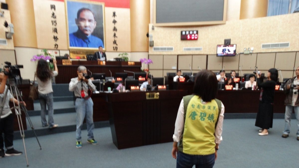 不良示範!議會爆嚴重口角對罵 在場旁聽幼童全嚇傻 不良示範!議會爆嚴重口角對罵 在場旁聽幼童全嚇傻