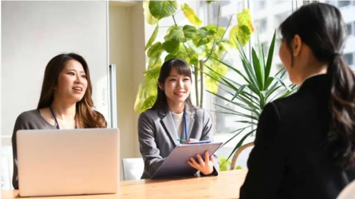 一名應屆畢業生自認精通5語言且有多項技能,卻遲遲找不到工作,過來人一看直搖頭。(示意圖/Photo AC)