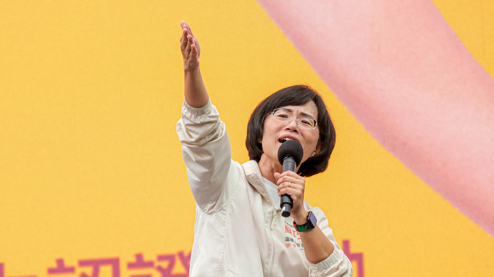 為蘇巧慧辦耶誕趴限官員3天搬宿舍?藍議員揭尤清回憶錄 控蘇貞昌爭議再添一樁