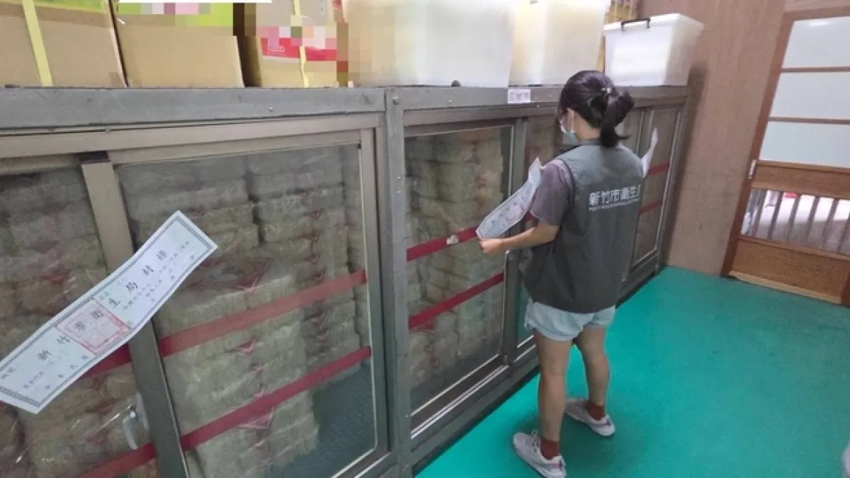新竹市政府日前針對明好企業有限公司列管之農耕牌米(炊)粉產品複驗,4件產品仍全數檢出甲醛,重罰新台幣384萬元,除要求業者全面下架回收、停止製造及販售外,並將相關事證移送檢調偵辦。(圖/新竹市政府提供,中央社記者魯鋼駿傳真)