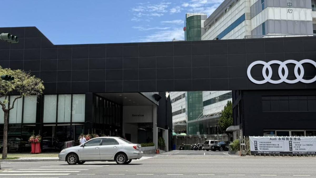 奧迪、SKODA高雄展示中心爆違建!工務局限7天說明 新違建恐面臨即報即拆