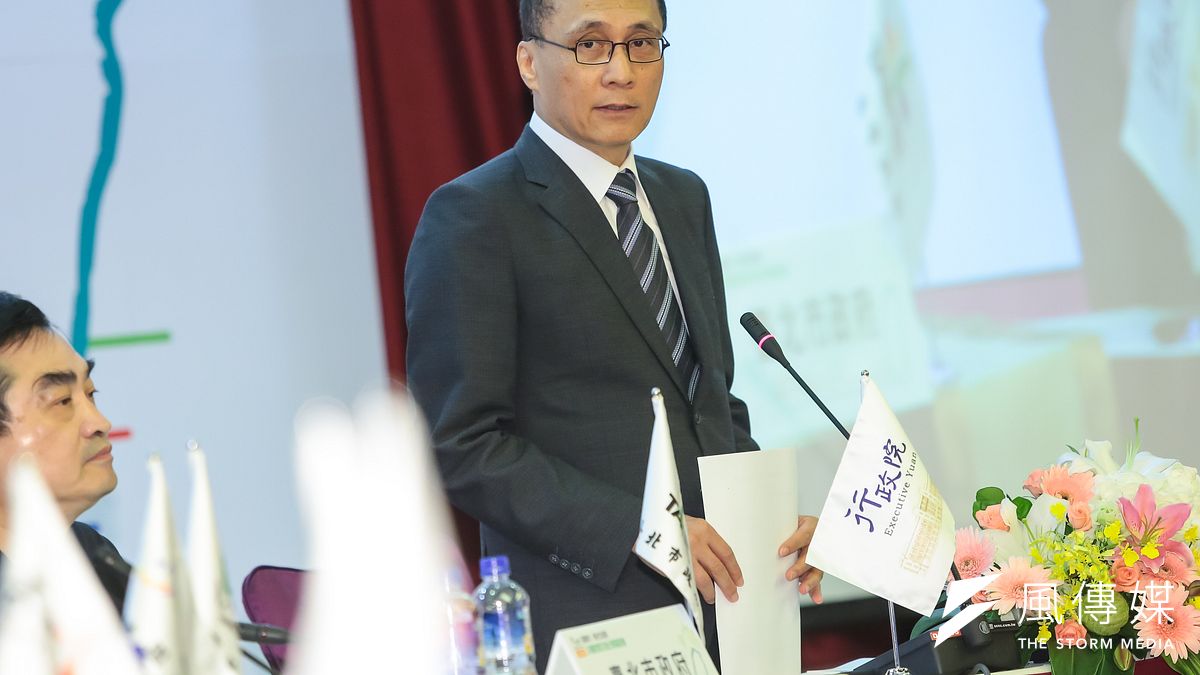 行政院長林全今(29)日宣布,不會調整106年度軍公教薪餉。(資料照,顏麟宇攝) 行政院長林全今(29)日宣布,不會調整106年度軍公教薪餉。(資料照,顏麟宇攝)