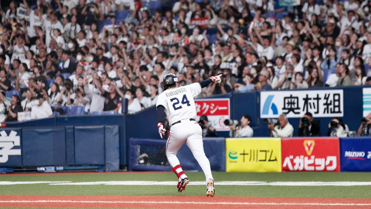 紅林が左翼スタンド5階席へ特大2ランを放ち、勝負を決めた。(撮影 許甄玲) 紅林が左翼スタンド5階席へ特大2ランを放ち、勝負を決めた。(撮影 許甄玲)