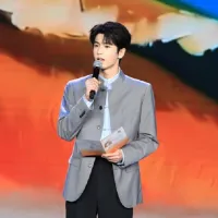 人気俳優の張凌赫が海峡フォーラムで登壇し、「跨(またぐ)」をテーマにスピーチした(資料写真/微博より) 人気俳優の張凌赫が海峡フォーラムで登壇し、「跨(またぐ)」をテーマにスピーチした(資料写真/微博より)