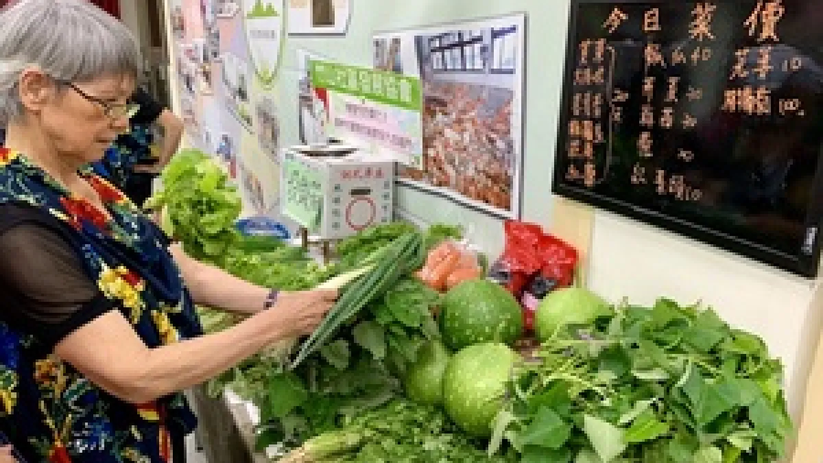 社區產業實體店面不僅增加社區自籌財源,也可增加中高齡居民二度就業收入。(圖/南投縣政府提供)